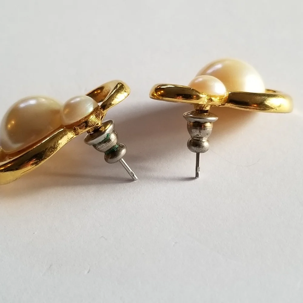 Vintage Richelieu earrings faux pearls Gold tone pearlcore elegant classic